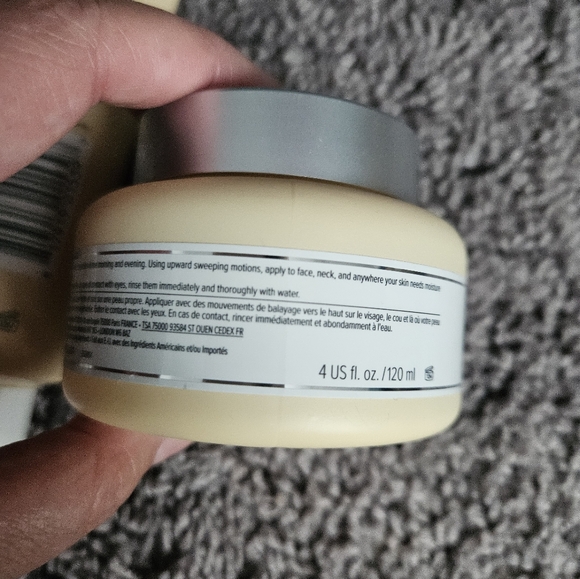 IT Cosmetics Confidence in a Cleanser and Cream.  Price is for 3. NEVER USED! - Picture 6 of 7